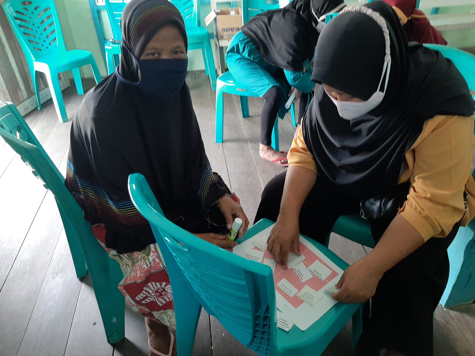 Peswerta antusias mengisi lembar kerja pelatihan